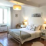Balcony Over Provencal Market, Old Antibes Appartement Antibes