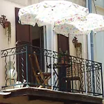 Appartement Balcony Over Provencal Market, Old Antibes