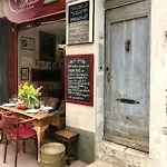 Balcony Over Provencal Market, Old Antibes Appartement *