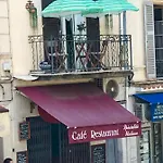 Appartement Balcony Over Provencal Market, Old Antibes