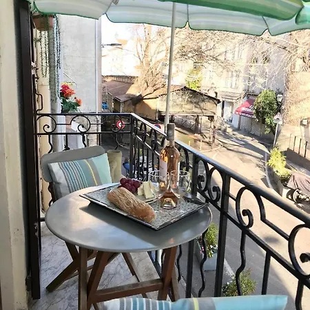 Daire Balcony Over Provencal Market, Old