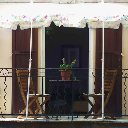 Balcony Over Provencal Market, Old Antibes Appartement *