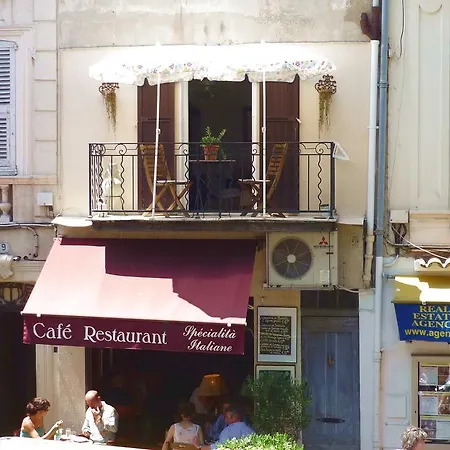 Balcony Over Provencal Market, Old Antibes Appartement *