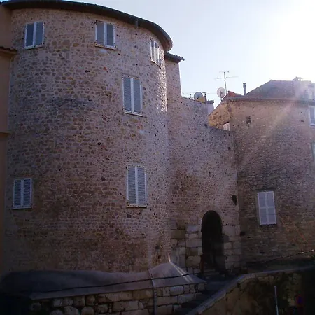 Balcony Over Provencal Market, Old Daire *