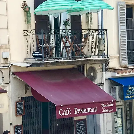 Daire Balcony Over Provencal Market, Old