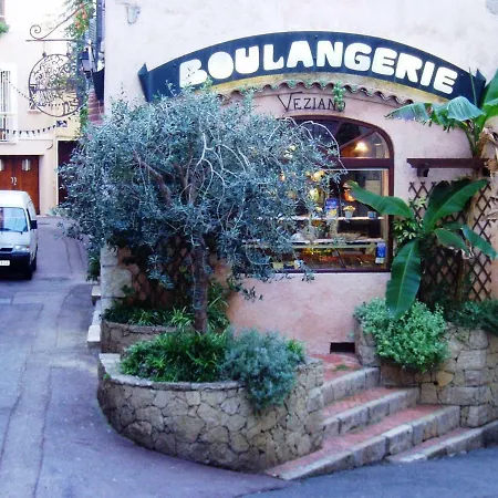 Balcony Over Provencal Market, Old Antibes Appartement Antibes