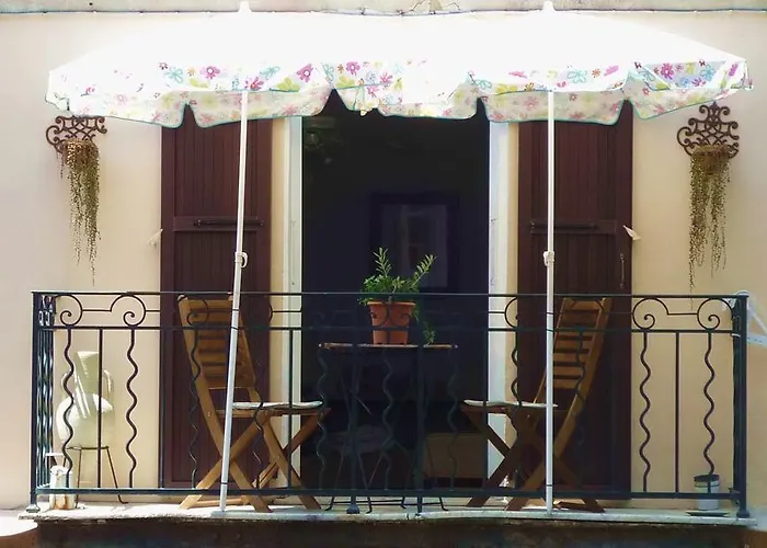 Balcony Over Provencal Market, Old Antibes Appartement *