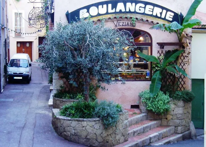 Balcony Over Provencal Market, Old Antibes Appartement Antibes
